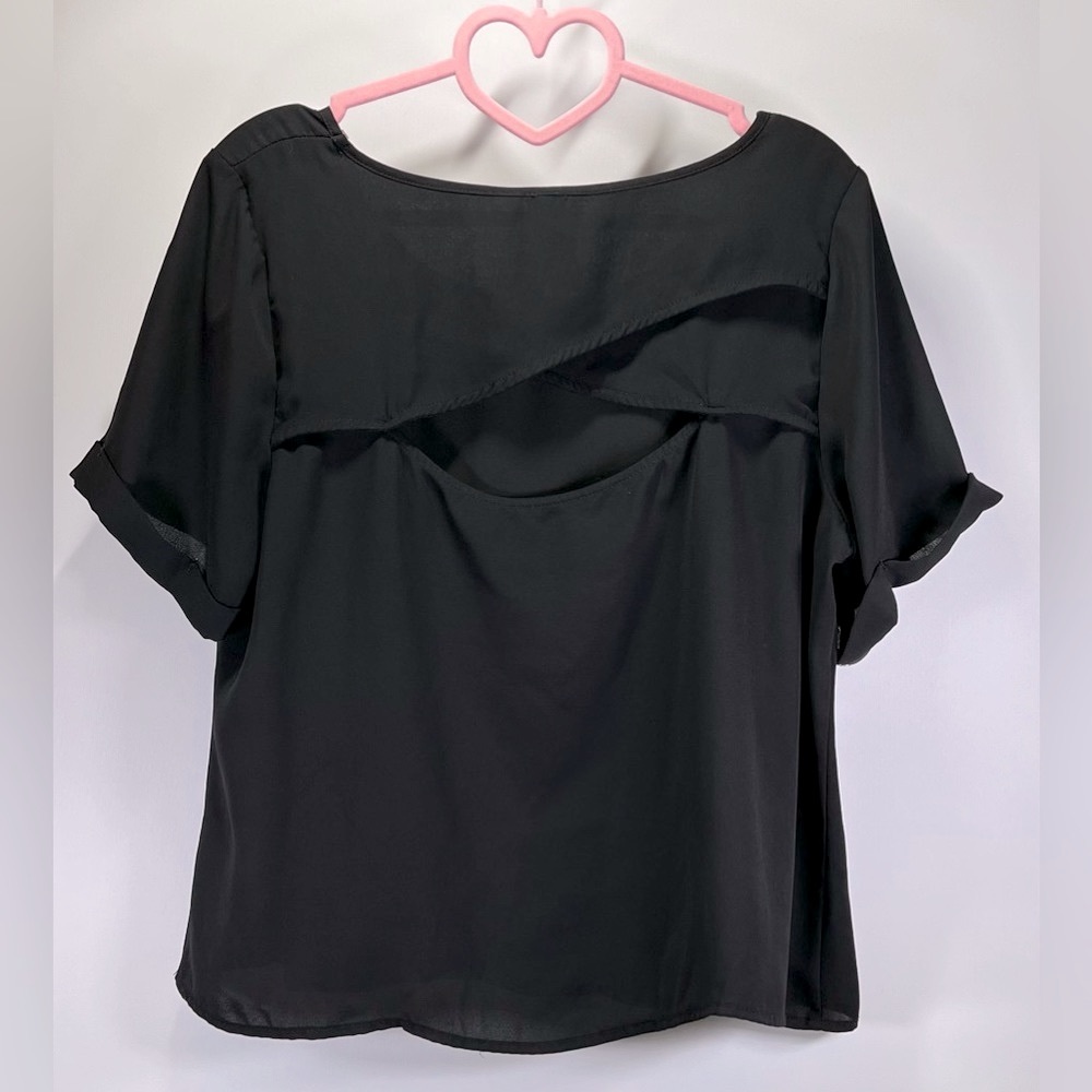 🌺Society Girl Black Short Sleeved Somewhat Sheer Crop Top with Cut Out Back🌸🌺